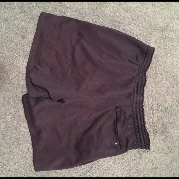 Navy blue nike dry fit women’s athletic shorts - Picture 2 of 3